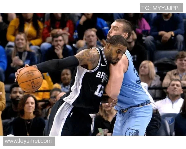 马刺与灰熊激战四月十六日季后赛精彩回顾与分析