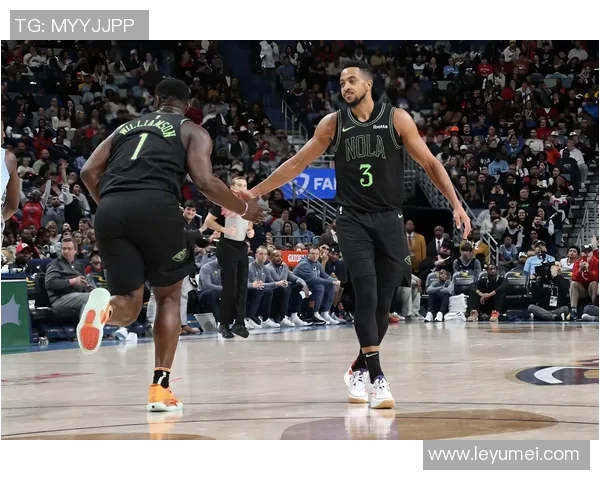 勇士与快船激战正酣球迷热议比赛精彩瞬间与球员表现