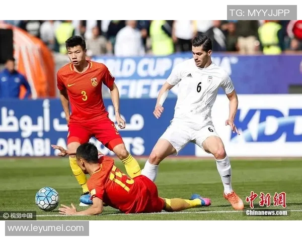 中国12强赛对决伊朗队全力争胜展现足球实力与激情 中国12强赛对决伊朗队全力争胜展现足球实力与激情